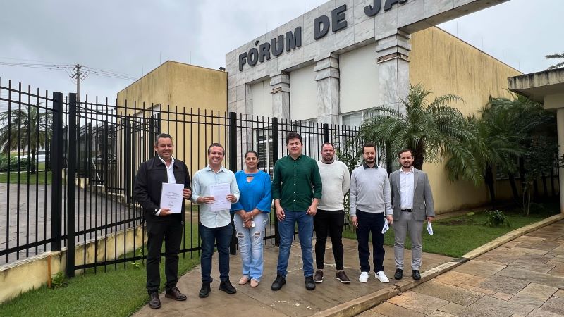 AMUNORPI entrega documentos sobre a Santa Casa no Fórum de Jacarezinho